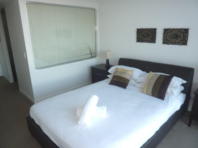 33 T.E Peters Drive, Broadbeach Waters QLD 4218