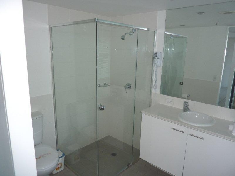 33 T.E Peters Drive, Broadbeach Waters QLD 4218