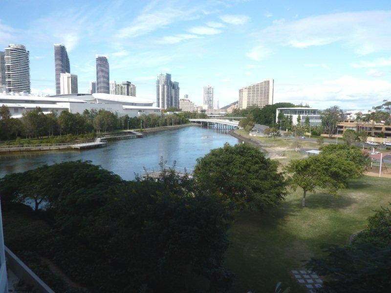 33 T.E Peters Drive, Broadbeach Waters QLD 4218