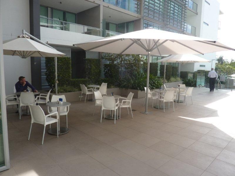 33 T.E Peters Drive, Broadbeach Waters QLD 4218