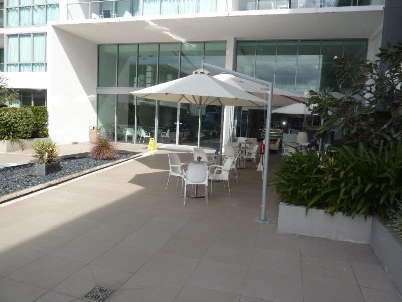 33 T.E Peters Drive, Broadbeach Waters QLD 4218