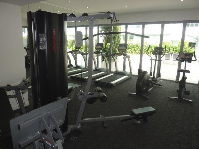 33 T.E Peters Drive, Broadbeach Waters QLD 4218