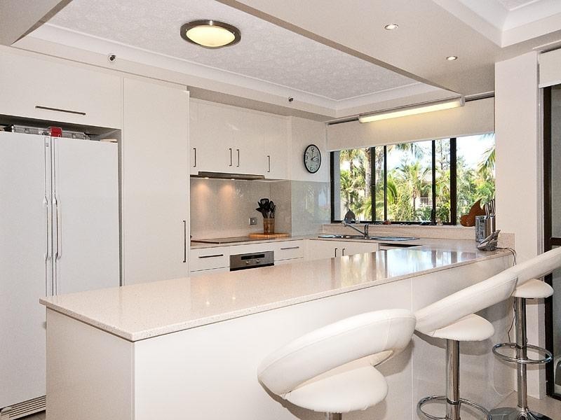 3 Cunningham Avenue, Main Beach QLD 4217