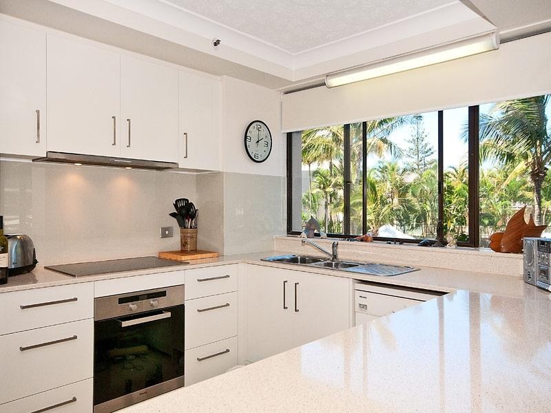3 Cunningham Avenue, Main Beach QLD 4217