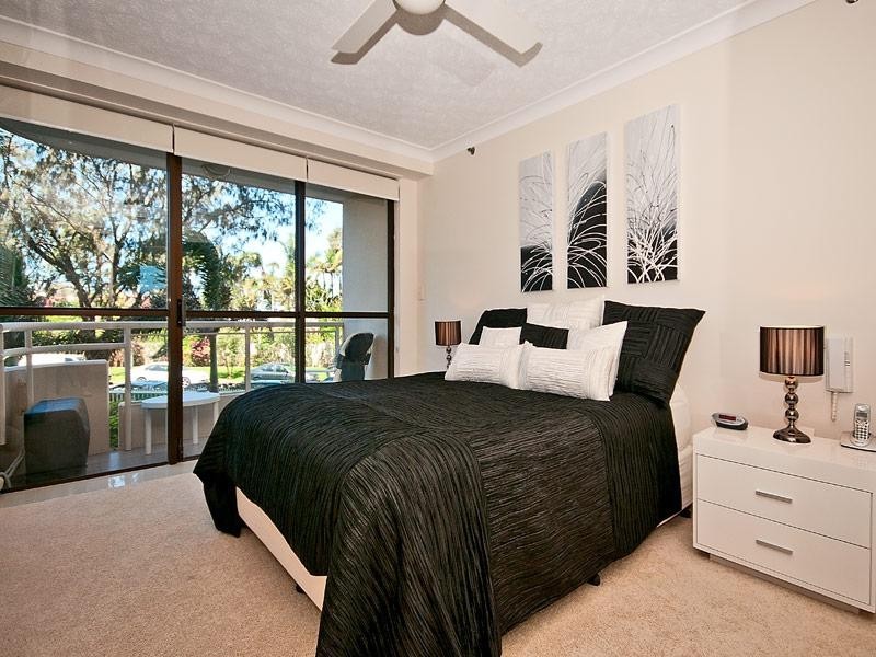 3 Cunningham Avenue, Main Beach QLD 4217