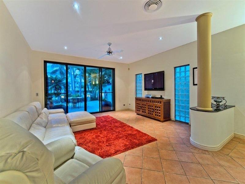 26 Paradise Island, Surfers Paradise QLD 4217