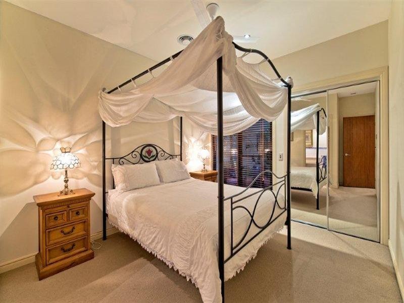 26 Paradise Island, Surfers Paradise QLD 4217