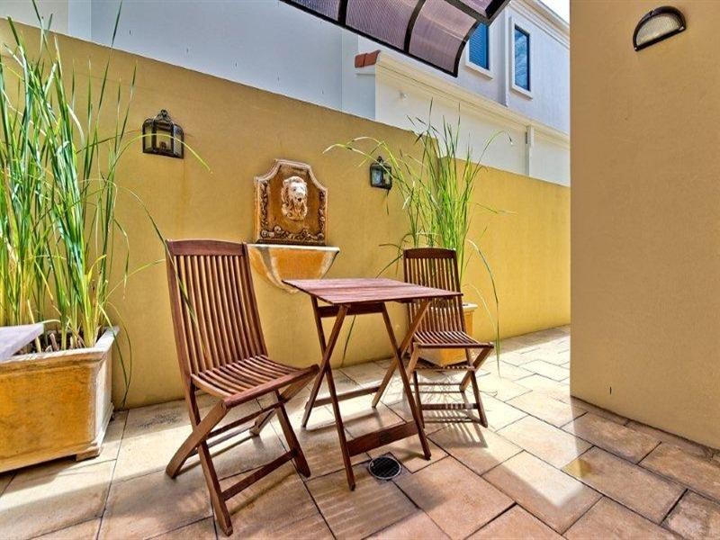 26 Paradise Island, Surfers Paradise QLD 4217