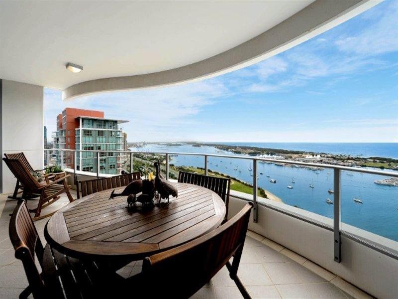 4 Como Crescent, Southport QLD 4215