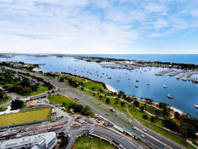 4 Como Crescent, Southport QLD 4215