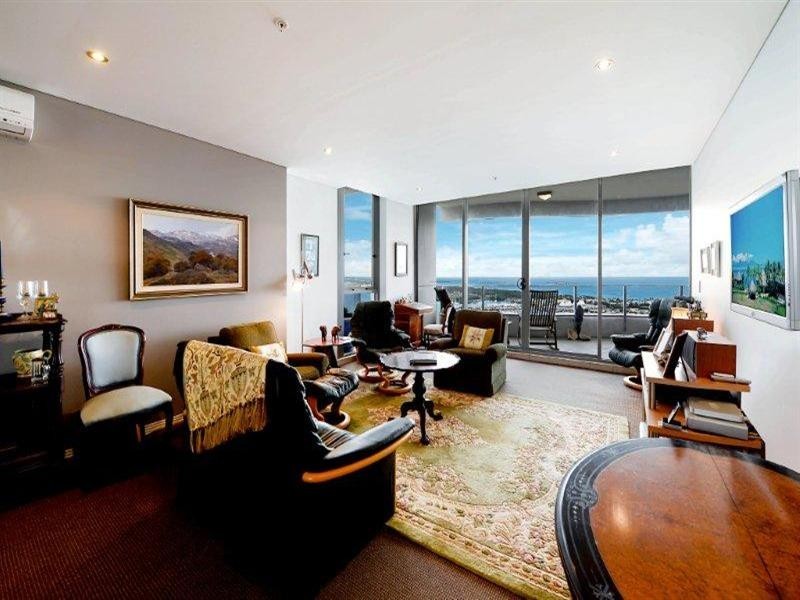 4 Como Crescent, Southport QLD 4215