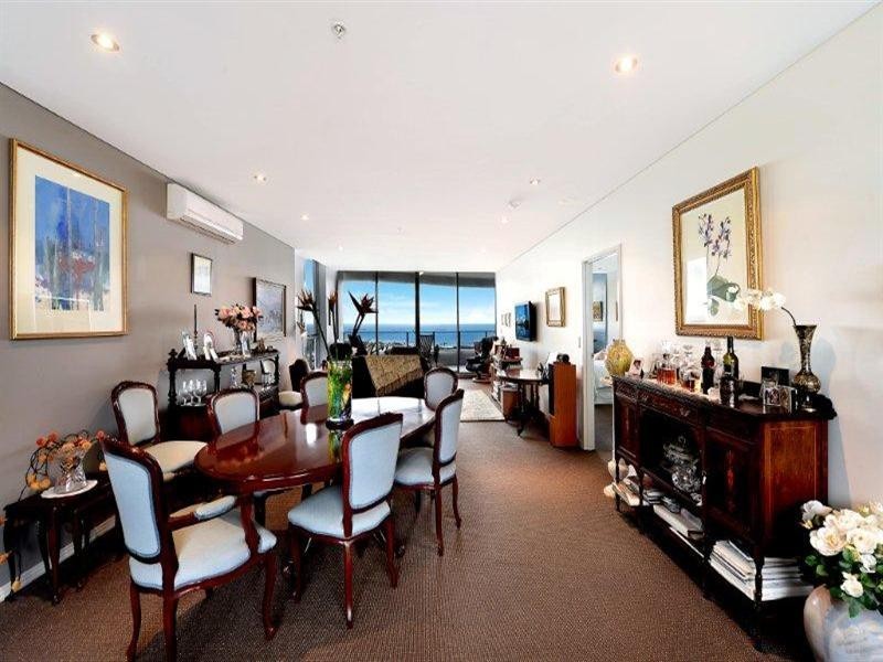 4 Como Crescent, Southport QLD 4215