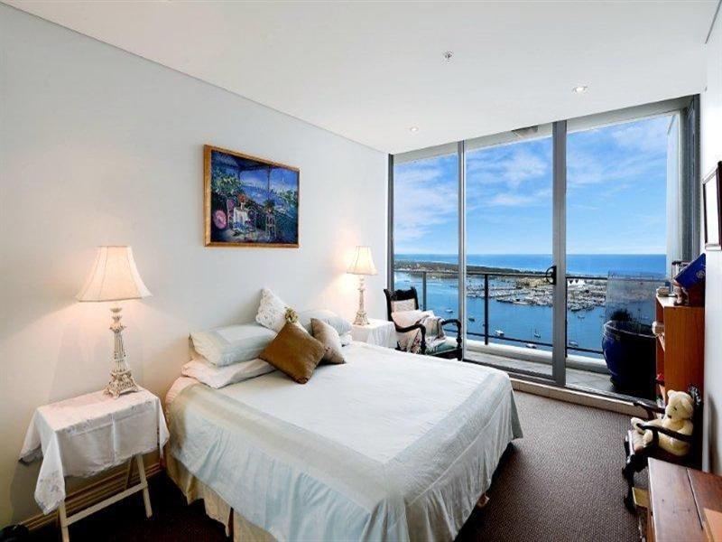 4 Como Crescent, Southport QLD 4215