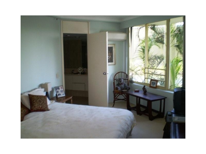 21 Contessa. 1 Serisier Avenue, Main Beach QLD 4217