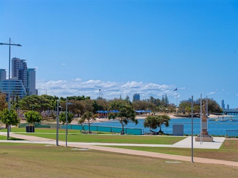 1 Como Crescent, Southport QLD 4215