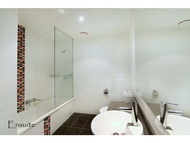 2 Aqua Street, Southport QLD 4215