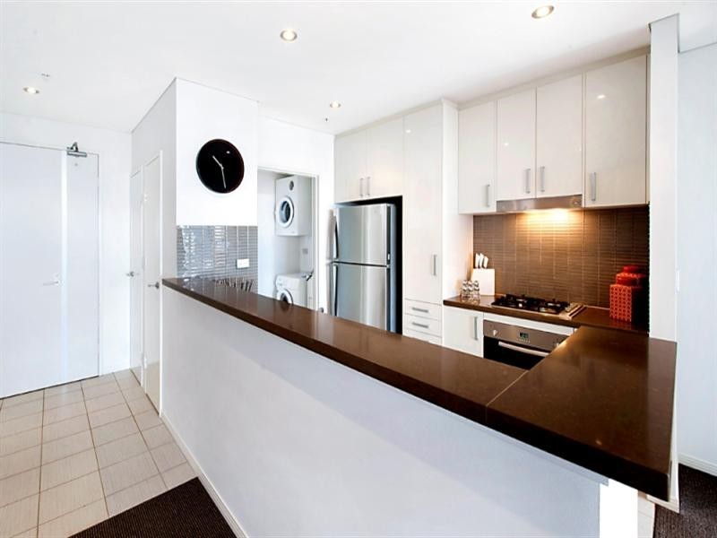 4 Como Crescent, Southport QLD 4215