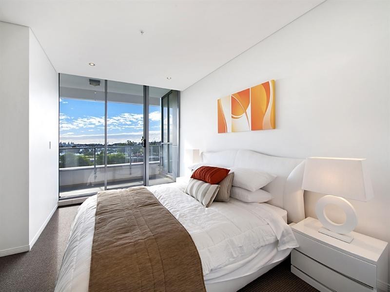 4 Como Crescent, Southport QLD 4215