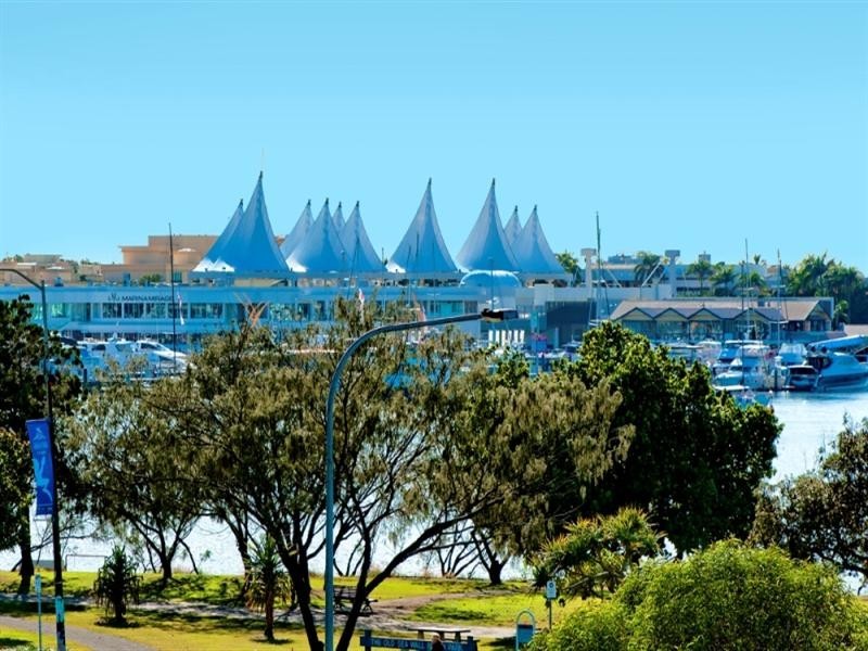 4 Como Crescent, Southport QLD 4215