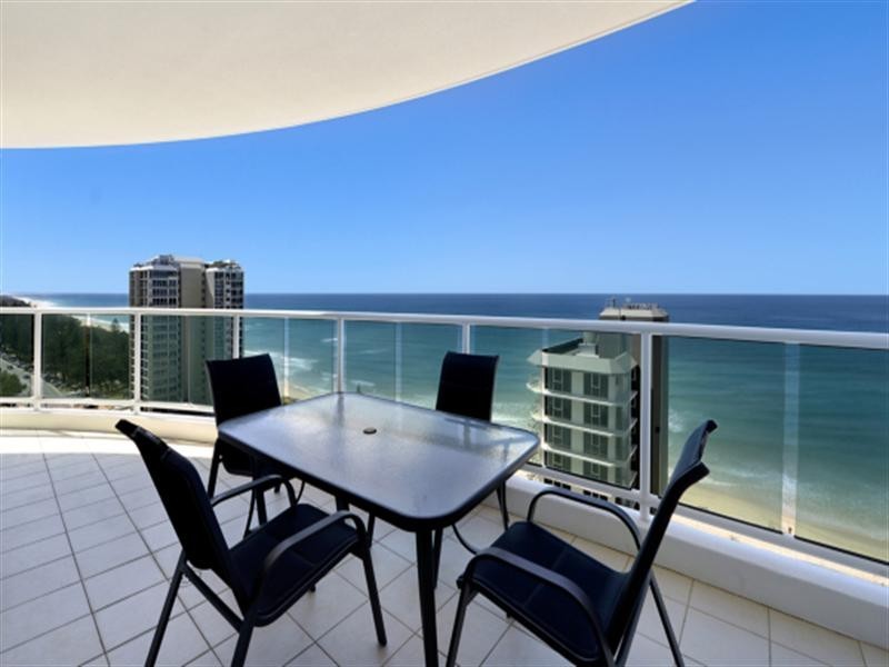 5 Woodroffe Avenue, Main Beach QLD 4217