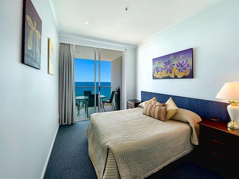 5 Woodroffe Avenue, Main Beach QLD 4217