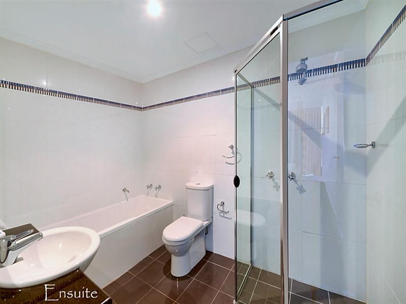 5 Woodroffe Avenue, Main Beach QLD 4217