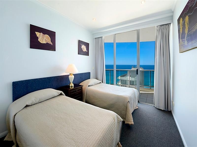 5 Woodroffe Avenue, Main Beach QLD 4217