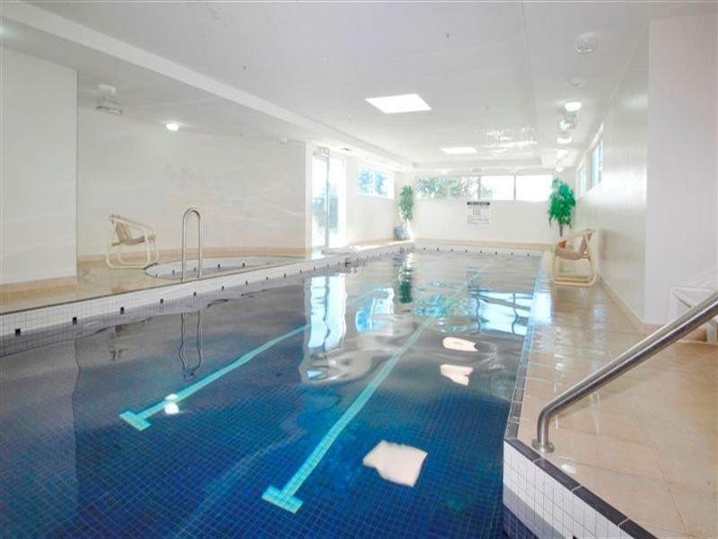 5 Woodroffe Avenue, Main Beach QLD 4217