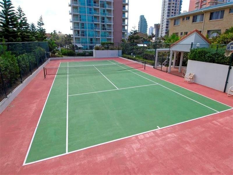 5 Woodroffe Avenue, Main Beach QLD 4217