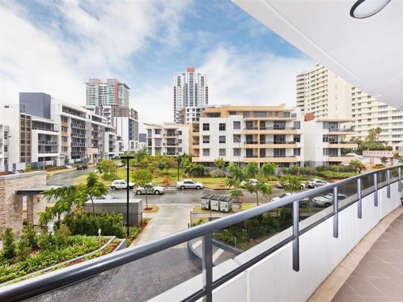 2 Aqua Street, Southport QLD 4215