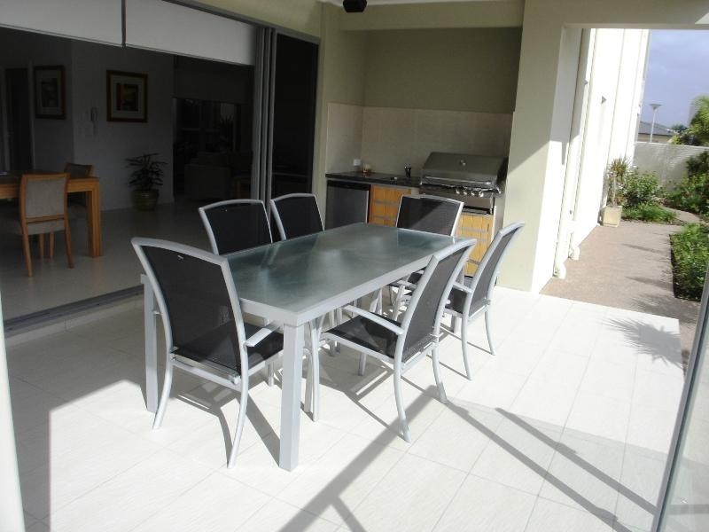 Hope Island QLD 4212