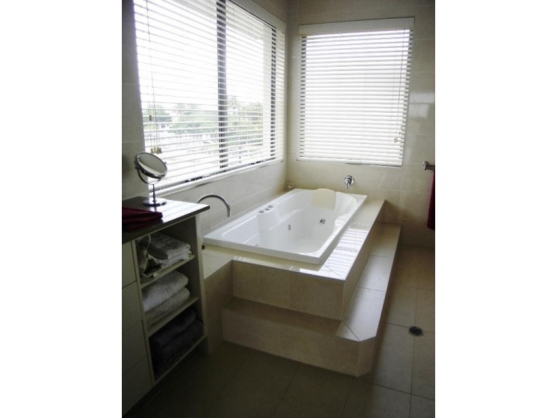 Hope Island QLD 4212