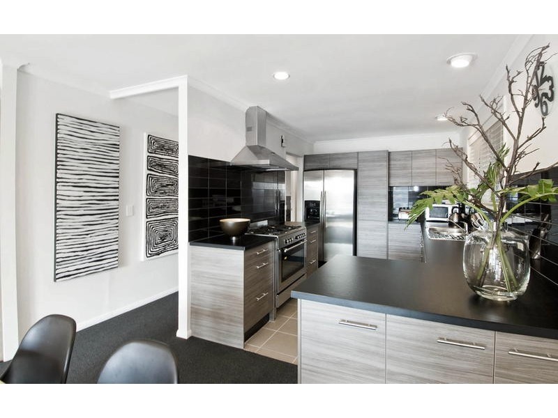 12 The Promenade, Isle Of Capri QLD 4217