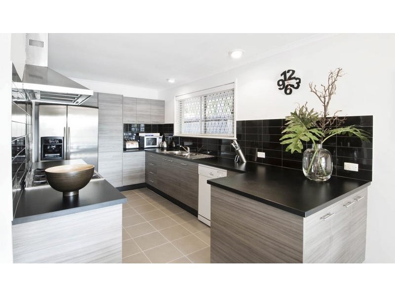 12 The Promenade, Isle Of Capri QLD 4217
