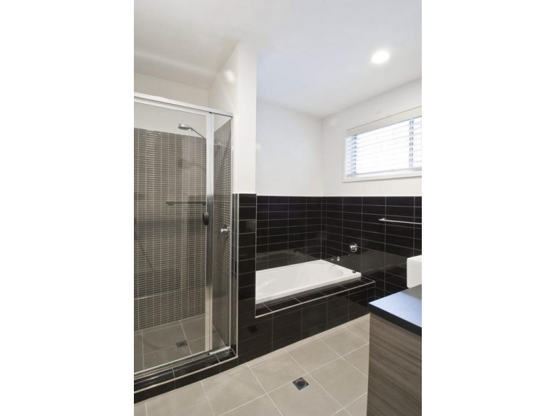 12 The Promenade, Isle Of Capri QLD 4217