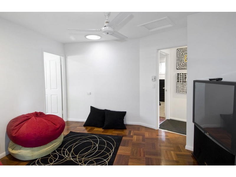12 The Promenade, Isle Of Capri QLD 4217