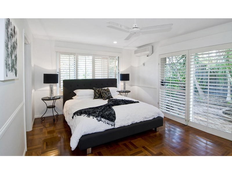 12 The Promenade, Isle Of Capri QLD 4217