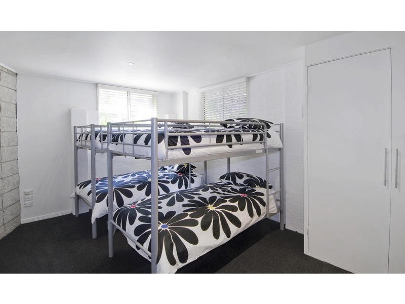 12 The Promenade, Isle Of Capri QLD 4217