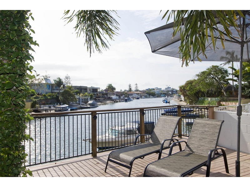 12 The Promenade, Isle Of Capri QLD 4217