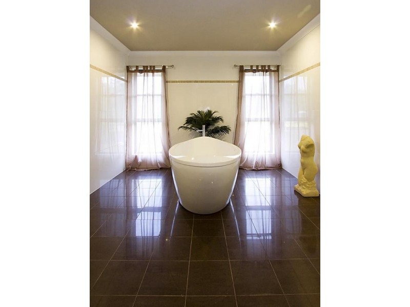 41 Heights Drive, Robina QLD 4226