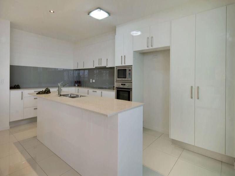 7-9 Chevron Point. Burra Street, Chevron Island QLD 4217