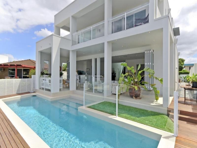 46 Sunshine Boulevard, Broadbeach Waters QLD 4218