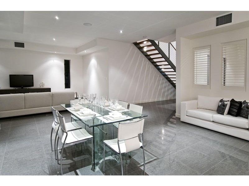 Broadbeach Waters QLD 4218