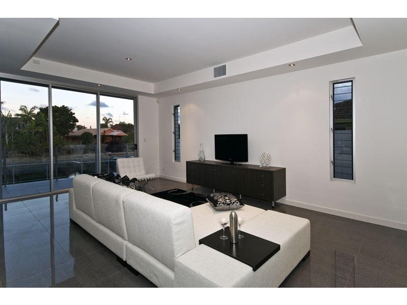 Broadbeach Waters QLD 4218
