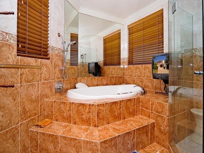 Hope Island QLD 4212