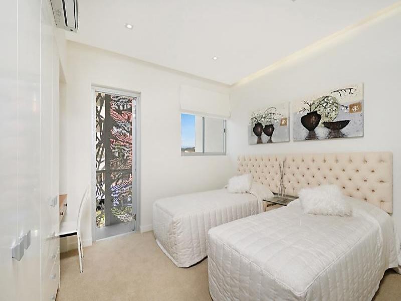 1 Twenty Seventh Avenue, Palm Beach QLD 4221