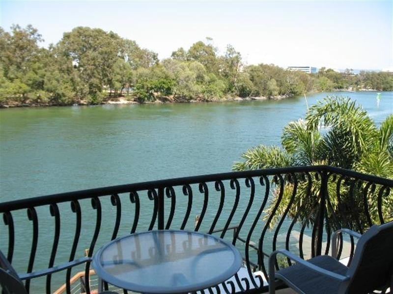 Chevron Island QLD 4217