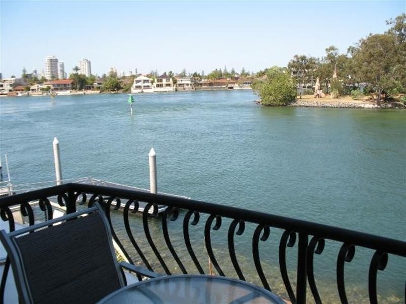 Chevron Island QLD 4217