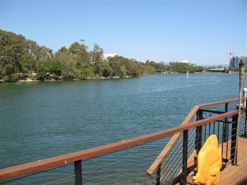Chevron Island QLD 4217