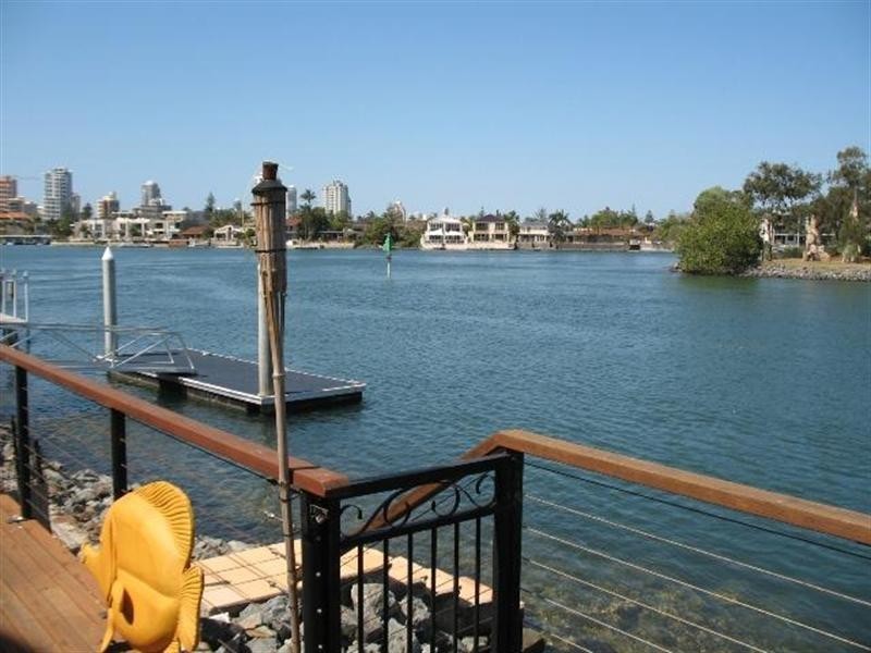 Chevron Island QLD 4217